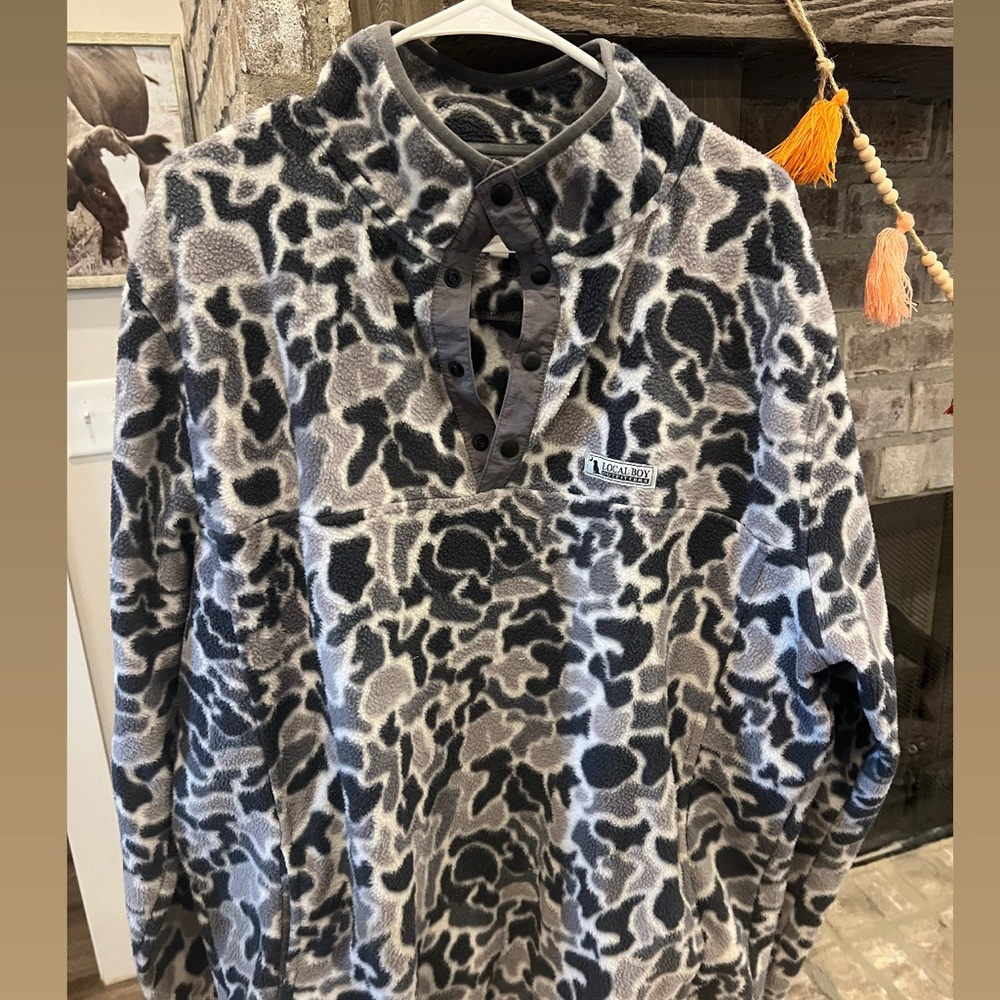 Local Boy camo style pullover XXL